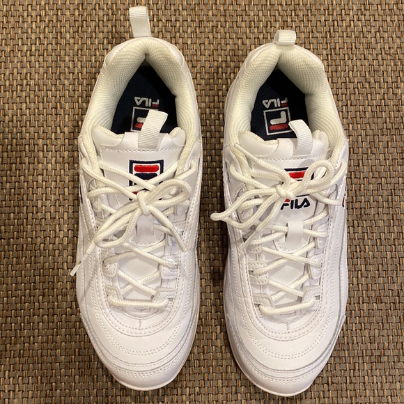 Fila 9.5 White Tennis Shoes - Picture 2 of 10